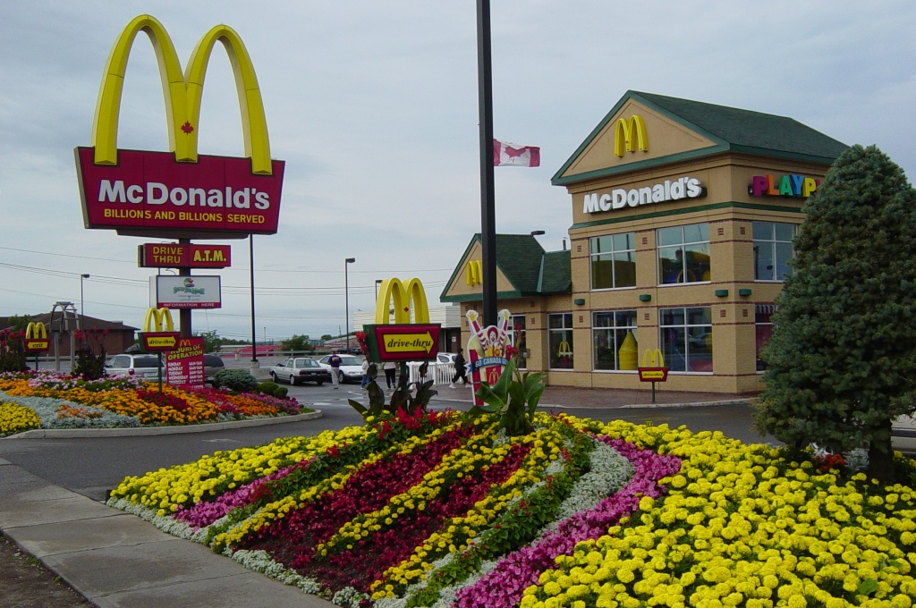 Самые известные сооружения - Здания закусочных Макдоналдс